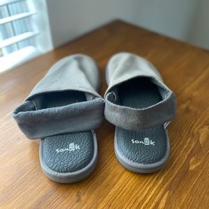 sanuk clogs